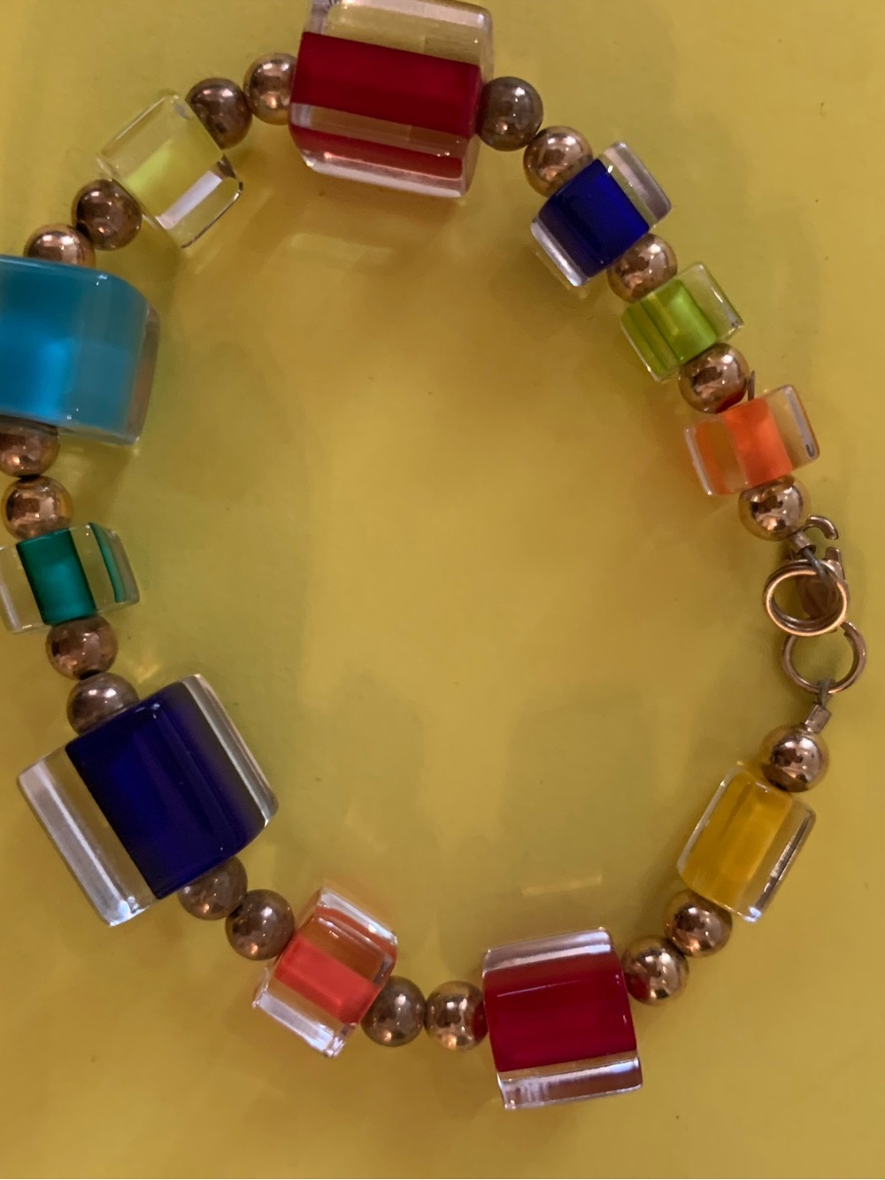 VINTAGE COLORFUL MULTICOLORED BLOCK BRACELET. - Picture 4 of 4
